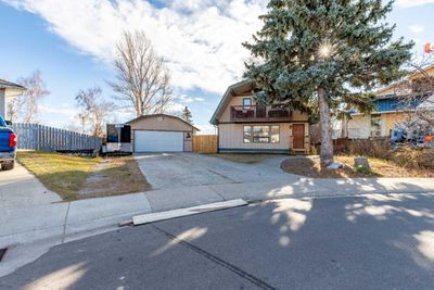 546 3 A Ave W, House other with 6 bedrooms, 2 bathrooms and 6 parking in Cardston AB | Image 2