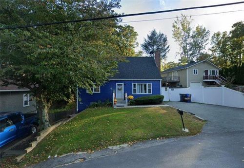 172 Highland St, Cranston, RI, 02920-1739 | Card Image