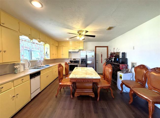 1435 Shaws Bend Rd, Home with 3 bedrooms, 2 bathrooms and null parking in Columbus TX | Image 9