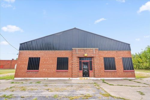 2-106 E 9th St, Waterloo, IA, 50703-4818 | Card Image