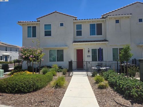 unit-54102-5301 E Commerce Way, Sacramento, CA, 95835-3047 | Card Image