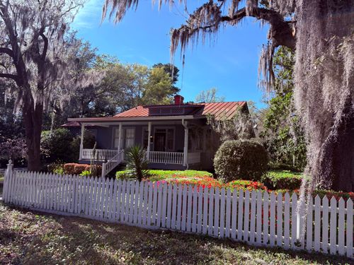 102 S Palmetto St, Summerville, SC, 29483-6040 | Card Image