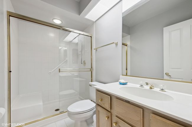 APT-209 - 3100 Lexington Ln, Condo with 2 bedrooms, 2 bathrooms and 1 parking in Glenview IL | Image 11