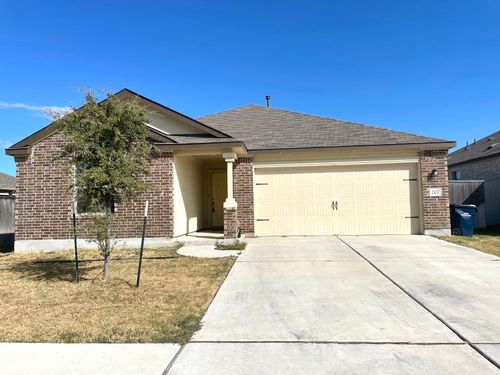 207 Coventry Dr, Hutto, TX, 78634-2361 | Card Image