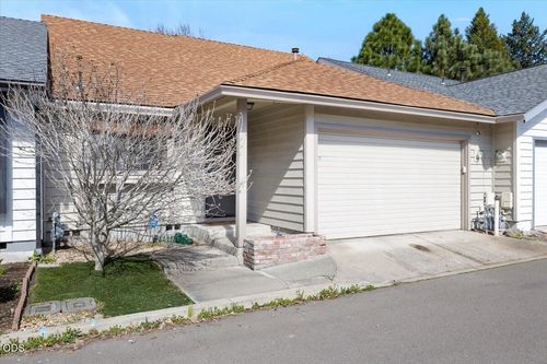 667 Golden Ln, Medford, OR, 97504-5209 | Card Image