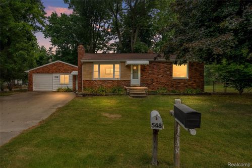 548 Oakland St, Lake Orion, MI, 48362-2659 | Card Image