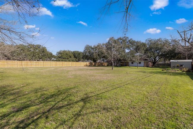617 Melody Ln, House other with 3 bedrooms, 3 bathrooms and 2 parking in Eagle Lake TX | Image 8
