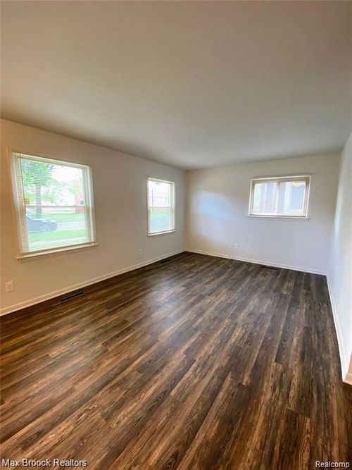 358 Bennett Ave, Ferndale, MI, 48220-3224 | Card Image