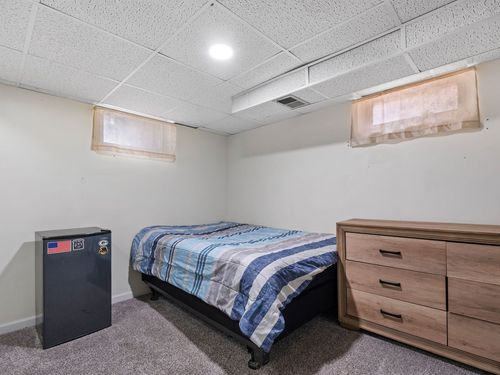 2814 Hillside Ct, Bettendorf, IA, 52722-2915 | Card Image