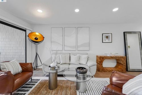 307-2111 Latham St, Mountain View, CA, 94040-1649 | Card Image