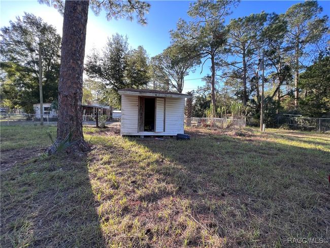 49 63 Rd St, House other with 3 bedrooms, 1 bathrooms and 1 parking in Yankeetown FL | Image 4