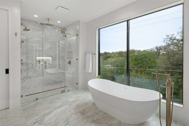 2401 Oakhaven Cir, House other with 5 bedrooms, 5 bathrooms and 3 parking in Austin TX | Image 19