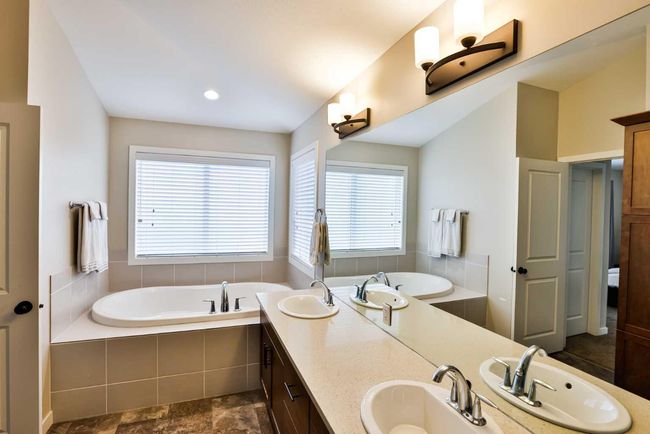 462 Mt Sundance Landing W, House other with 4 bedrooms, 4 bathrooms and 4 parking in Lethbridge AB | Image 15