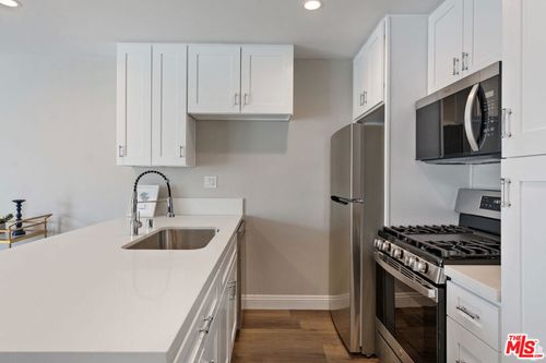 12-257 S Manhattan Pl, Los Angeles, CA, 90004-5057 | Card Image