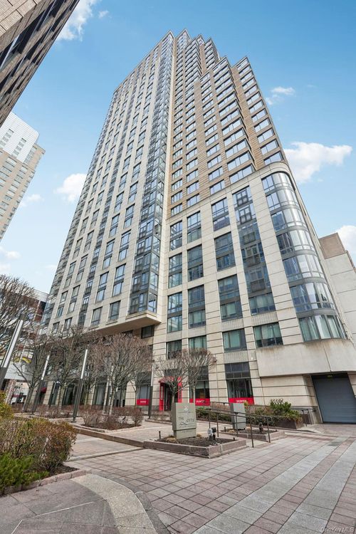 3d-10 City Pl, White Plains, NY, 10601-3338 | Card Image