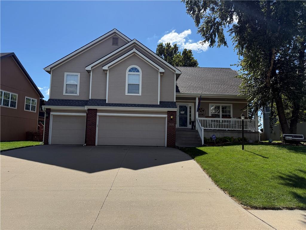 Bennington Dr, Saint Joseph, MO 64506