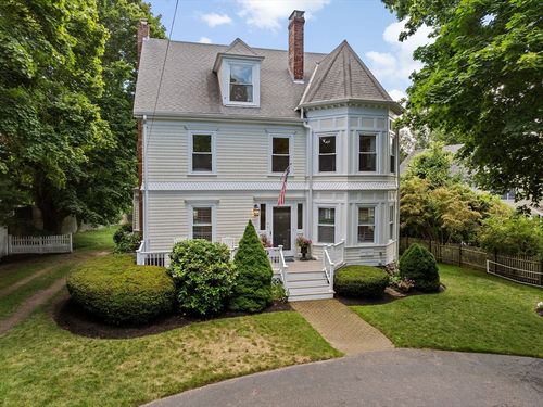 561 Washington St, Duxbury, MA, 02332-3851 | Card Image