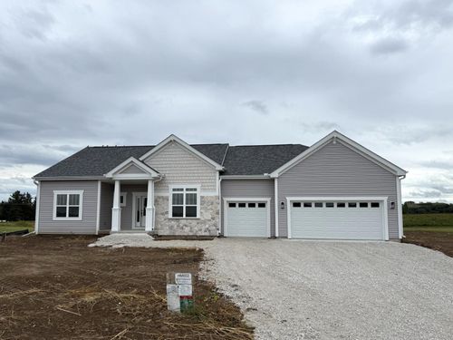 N68W26123 Brighton Dr, Sussex, WI, 53089 | Card Image