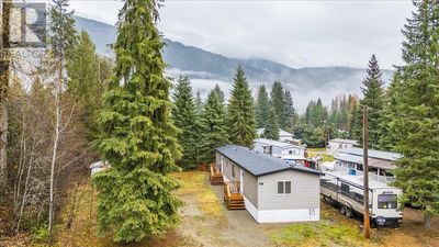 3 Chatum Dr, House other with 3 bedrooms, 2 bathrooms and null parking in Salmo BC | Image 2