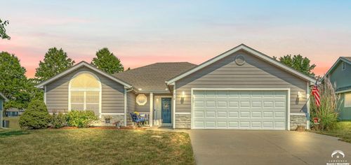 218 W 27th St, Eudora, KS, 66025-7102 | Card Image