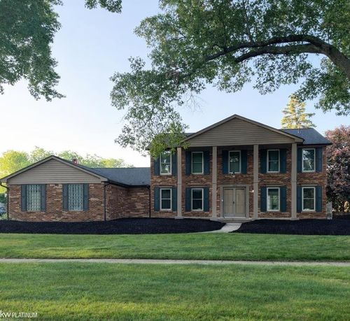 11880 Whispering Oak Ln, Shelby Twp, MI, 48315-1169 | Card Image