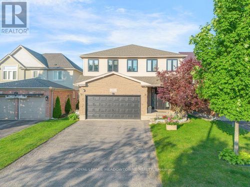 71 Mcfarlane Dr, Cambridge, ON, N3C4L7 | Card Image