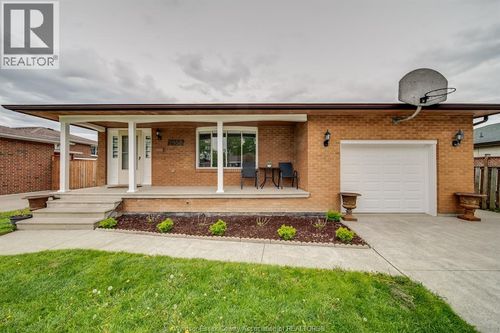 2958 Llyod George Boulevard, Windsor, ON, N8T2V1 | Card Image