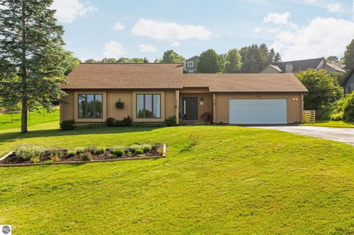 13572 S High Point Dr, Traverse City, MI, 49684-5534 | Card Image