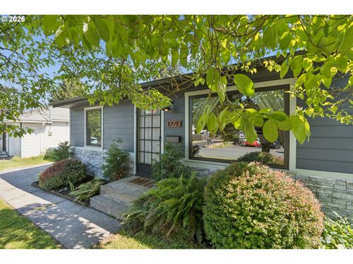 10910 Ne Knott St, Portland, OR, 97220-2968 | Card Image