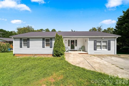 425 Heritage Farm Rd, Hickory, NC, 28601-8334 | Card Image