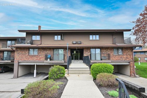 8-4015 S 84th Street, Greenfield, WI, 53228 | Card Image