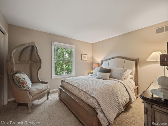 23-web-or-mls-P2277279.jpg | Image 22
