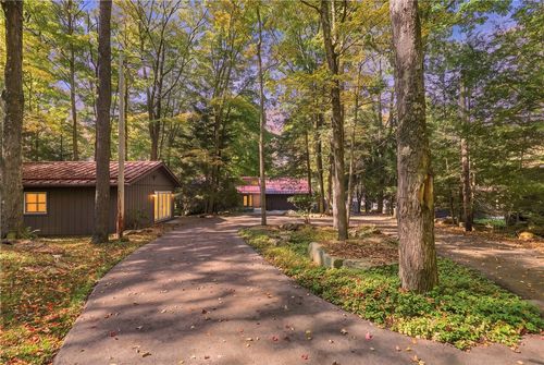 182 S Peninsula Dr, Central City, PA, 15926-9206 | Card Image