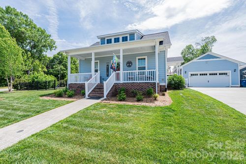 1092 33rd Avenue Loop Ne, Hickory, NC, 28601-9685 | Card Image
