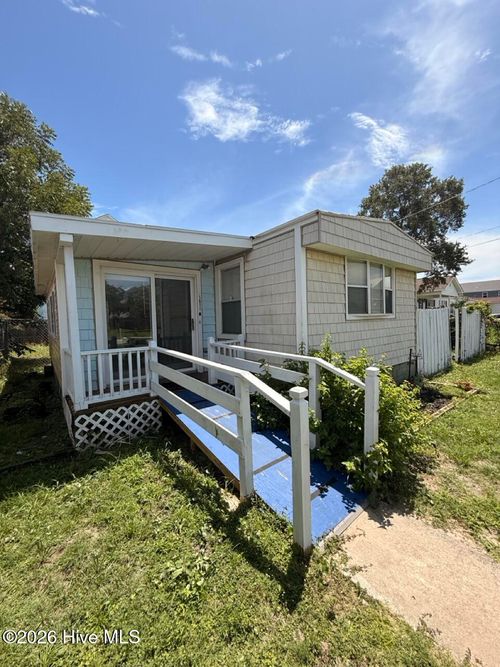 1511 Mackerel Ln, Carolina Beach, NC, 28428-5704 | Card Image