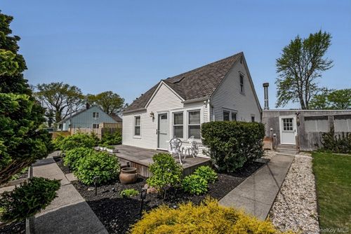 33 Manor Dr, Shirley, NY, 11967-4213 | Card Image