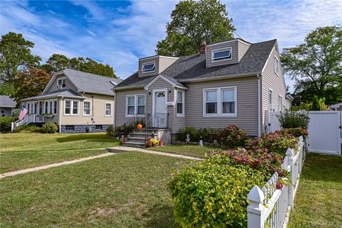 7 Bailey Ave, Babylon, NY, 11702-2008 | Card Image