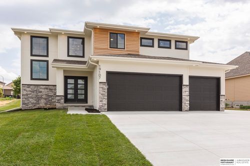 18214 Cooper St, Gretna, NE, 68028-7043 | Card Image