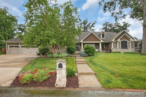 1316 Breezeridge Dr, Des Peres, MO, 63131-4201 | Card Image