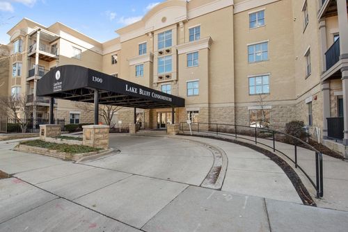 115-1300 N Prospect Avenue, Milwaukee, WI, 53202 | Card Image