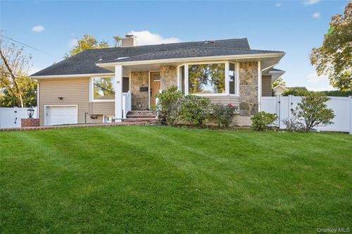 28 Maytime Dr, Jericho, NY, 11753-2204 | Card Image