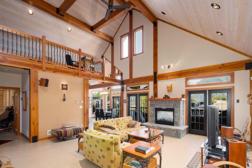 1072 Jay Cres, Squamish, BC, V8B0P3 | Card Image