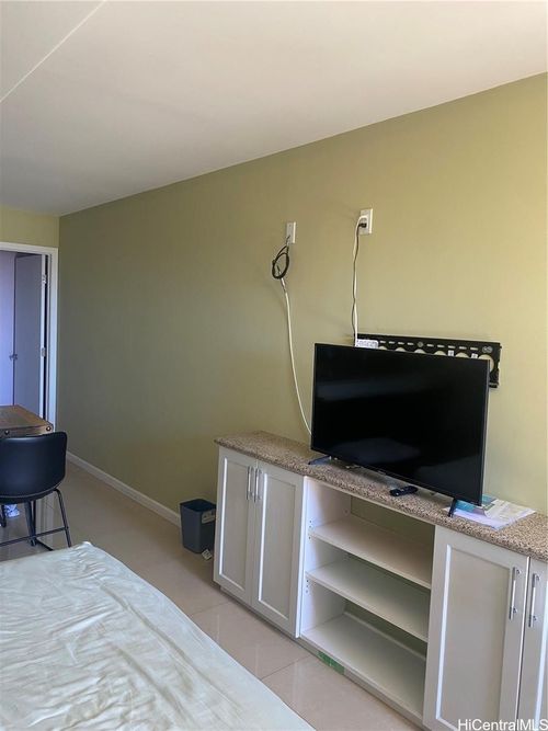 studio-3838 Kilauea Avenue, Honolulu, HI, 96816 | Card Image