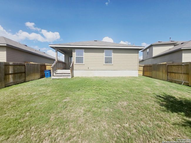 437 Middle Green Loop, House other with 3 bedrooms, 2 bathrooms and null parking in Floresville TX | Image 24
