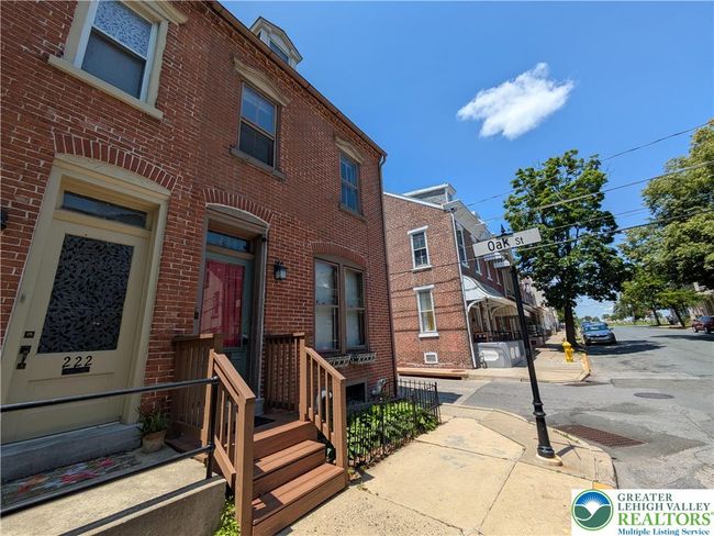 224 N 11 Th St, Townhouse with 4 bedrooms, 3 bathrooms and null parking in Allentown PA | Image 4