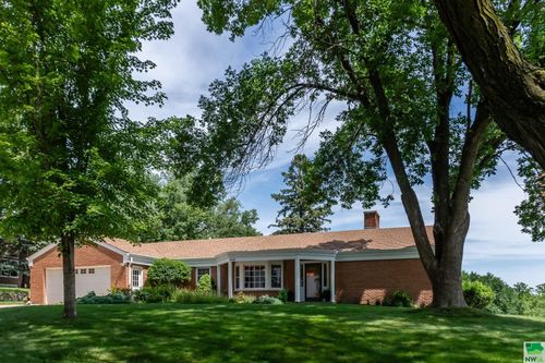 3908 Sylvian Ave, Sioux City, IA, 51104-1352 | Card Image