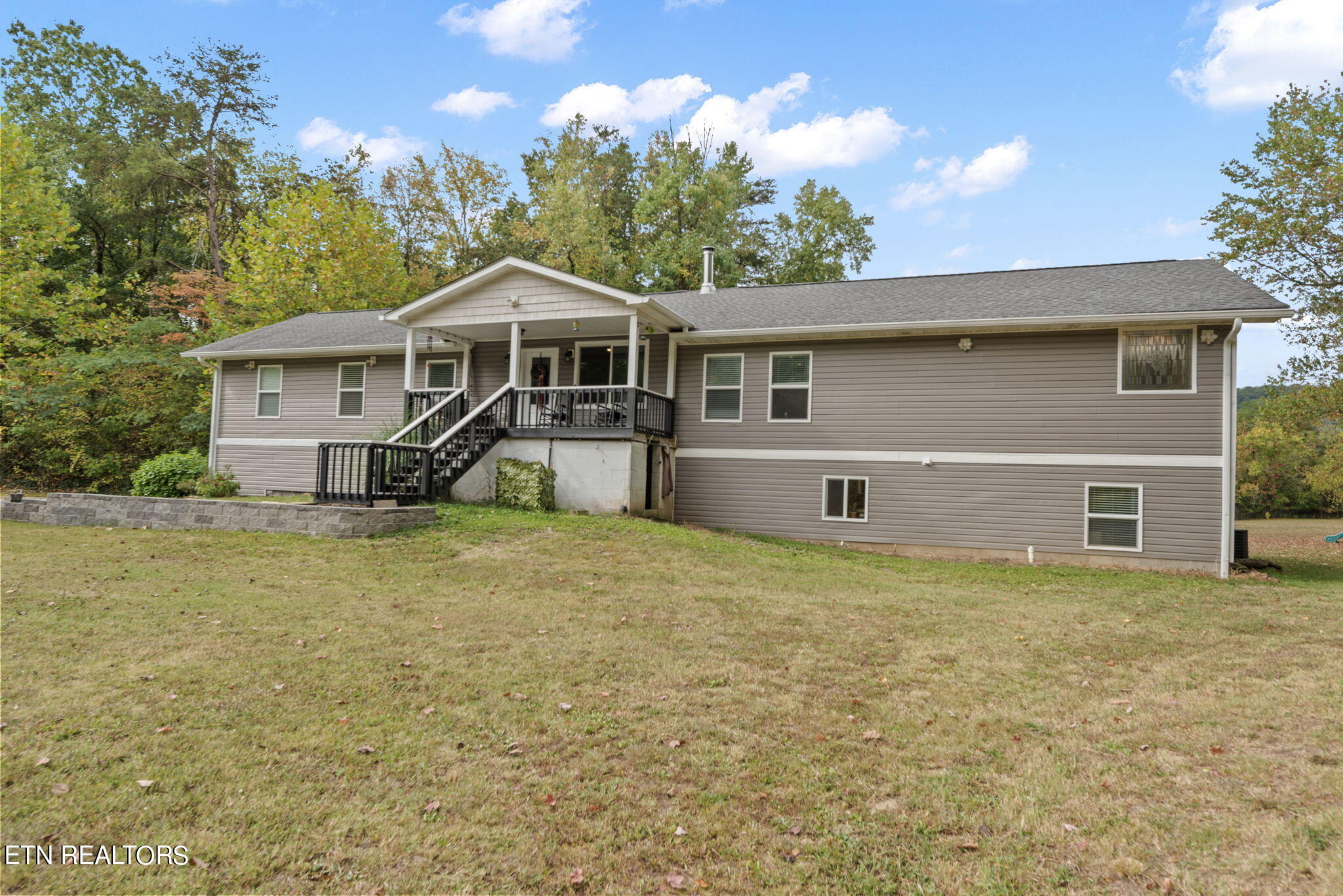 Mountain View Dr, Rocky Top, TN 37769