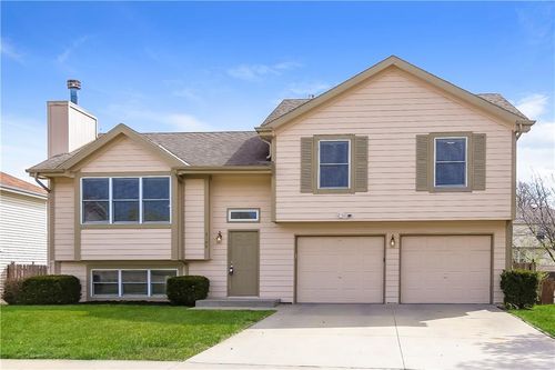 4305 Garland Ave, Leavenworth, KS, 66048-5571 | Card Image