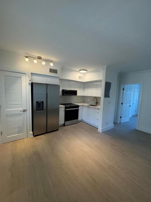 apt-22-924 Se 2nd St, Fort Lauderdale, FL, 33301-3618 | Card Image