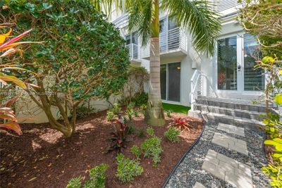 757 Se 12th Ct, House other with 3 bedrooms, 3 bathrooms and null parking in Fort Lauderdale FL | Image 1